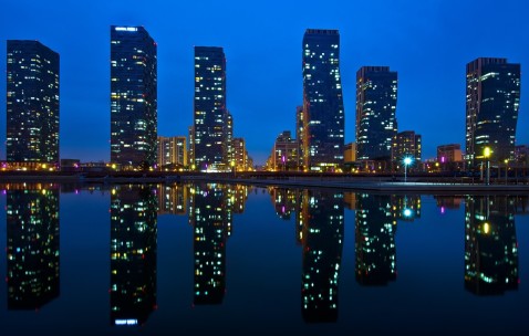 小孩一直发烧不退愁（小孩一直发烧不退会怎么样）